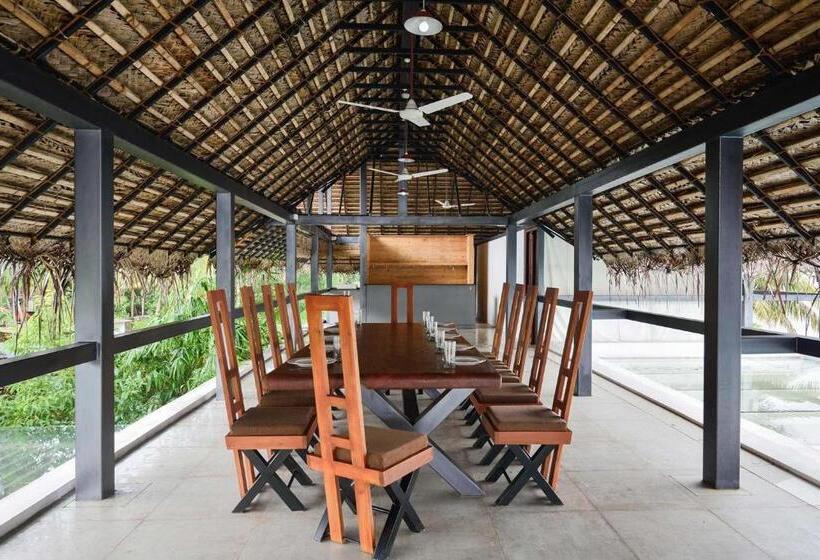 リゾートホテル Stayvista At The Rain   River Villa With Infinity Pool