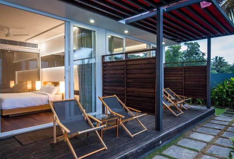 リゾートホテル Stayvista At The Rain   River Villa With Infinity Pool