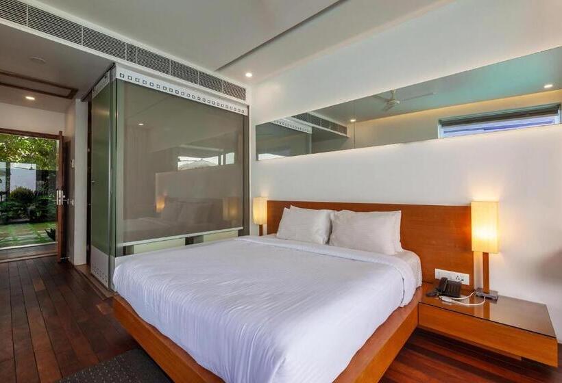 リゾートホテル Stayvista At The Rain   River Villa With Infinity Pool