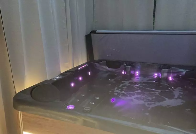 Aamiaismajoitus (B&B) Ainsi De Suites   Chambres & Table D Hôtes   Spa & Massages