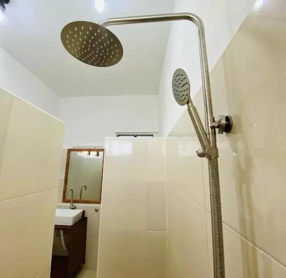 تختخواب و صبحانه Habibis Bottle House