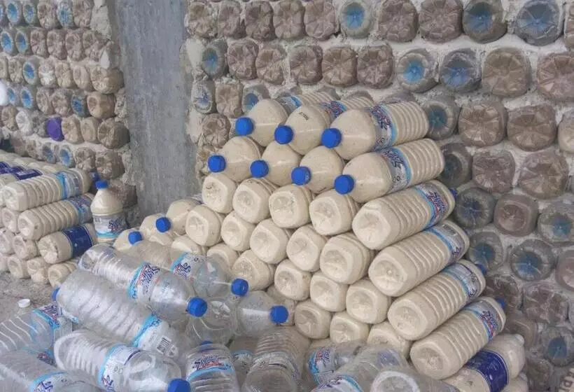 تختخواب و صبحانه Habibis Bottle House
