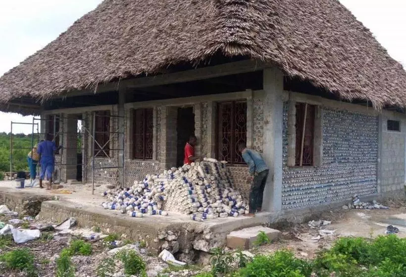 تختخواب و صبحانه Habibis Bottle House