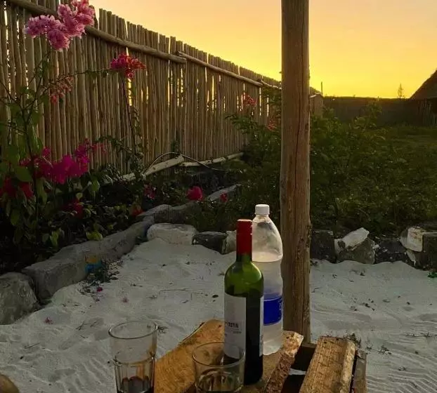 تختخواب و صبحانه Habibis Bottle House