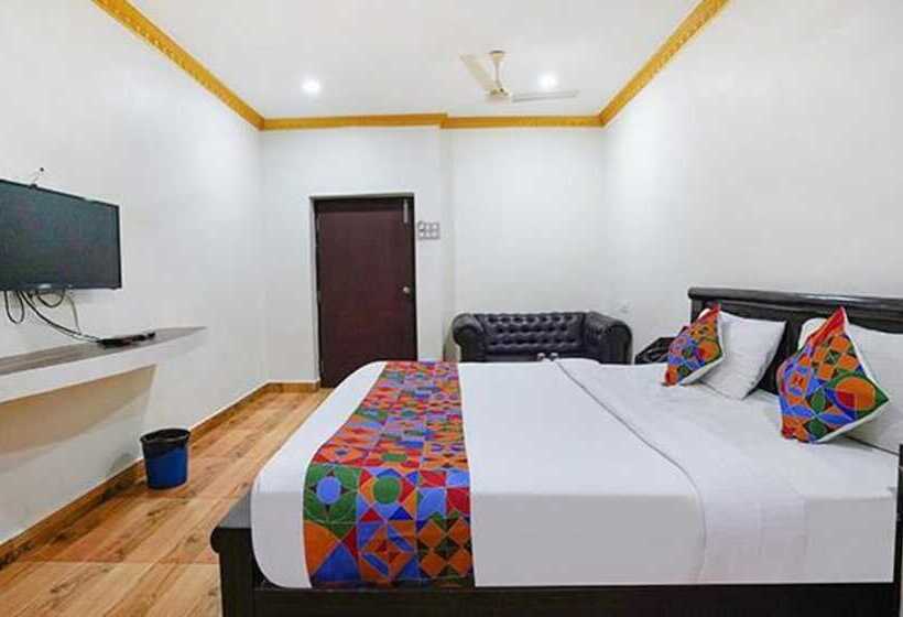 Hotel Fabexpress Lloyds Inn   Nr Valluvar Kottam Monument & Korea Embassy