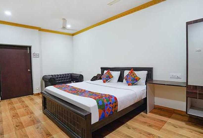 Hotel Fabexpress Lloyds Inn   Nr Valluvar Kottam Monument & Korea Embassy