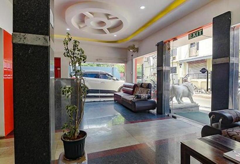 Hotel Fabexpress Lloyds Inn   Nr Valluvar Kottam Monument & Korea Embassy