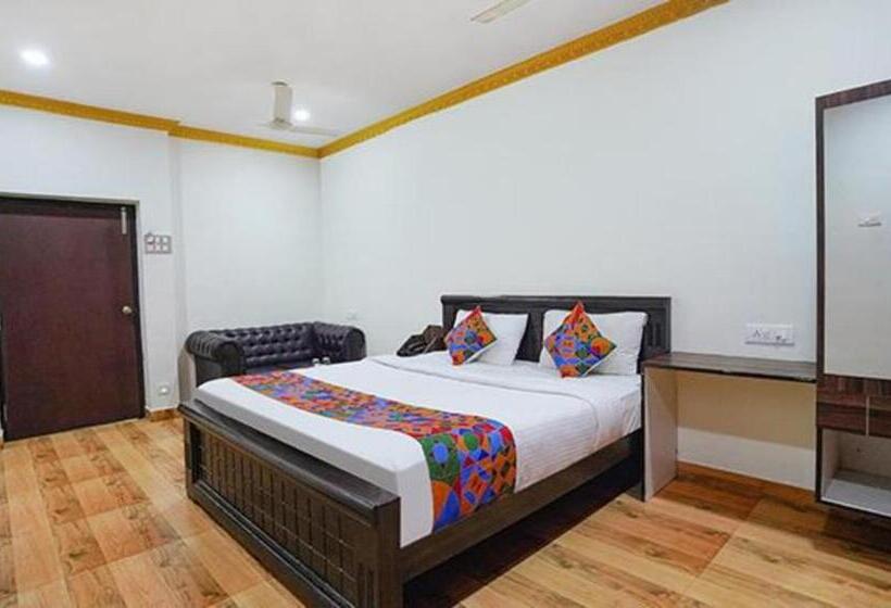 Hotel Fabexpress Lloyds Inn   Nr Valluvar Kottam Monument & Korea Embassy