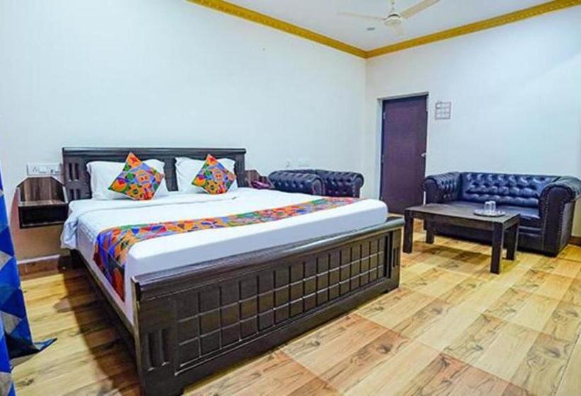 Hotel Fabexpress Lloyds Inn   Nr Valluvar Kottam Monument & Korea Embassy