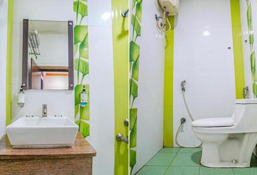 Hotel Fabexpress Lloyds Inn   Nr Valluvar Kottam Monument & Korea Embassy