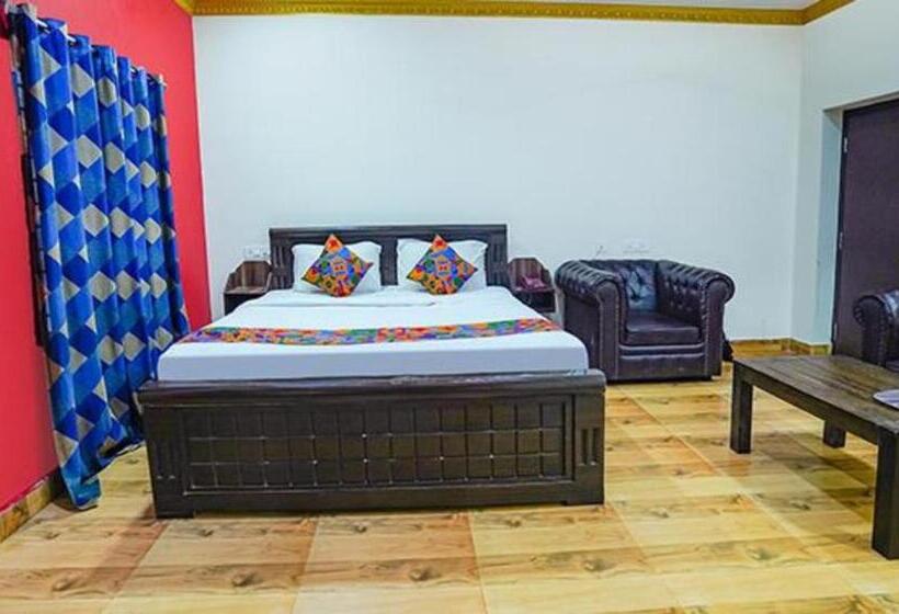 Hotel Fabexpress Lloyds Inn   Nr Valluvar Kottam Monument & Korea Embassy