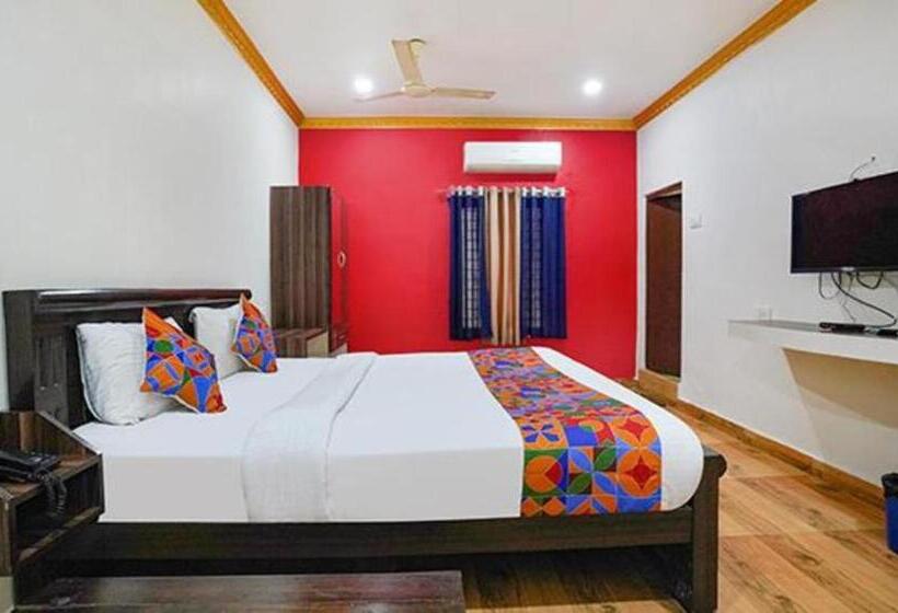 Hotel Fabexpress Lloyds Inn   Nr Valluvar Kottam Monument & Korea Embassy