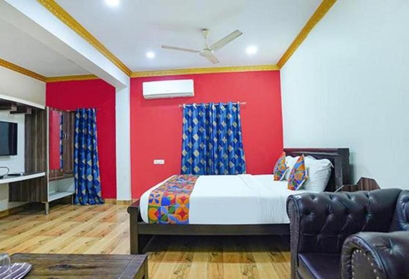 Hotel Fabexpress Lloyds Inn   Nr Valluvar Kottam Monument & Korea Embassy