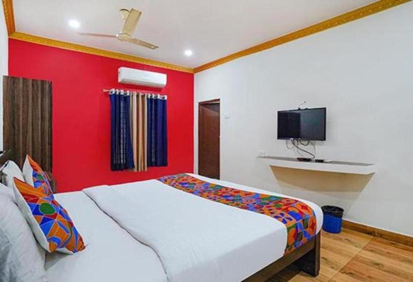 Hotel Fabexpress Lloyds Inn   Nr Valluvar Kottam Monument & Korea Embassy