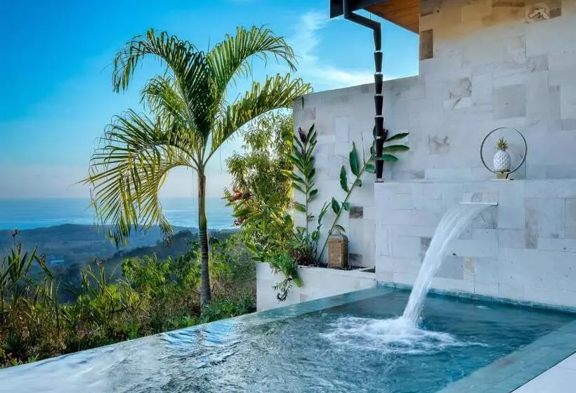 Hotelli Golden Pineapple Villas Adults Only
