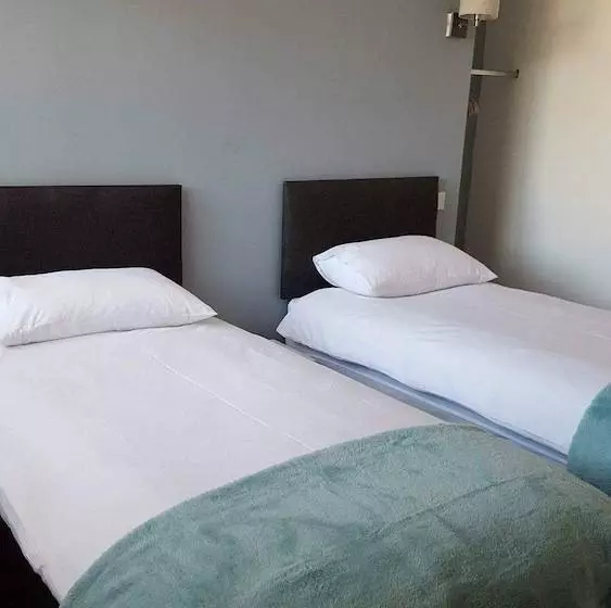 Hotelli The Bear On The Square