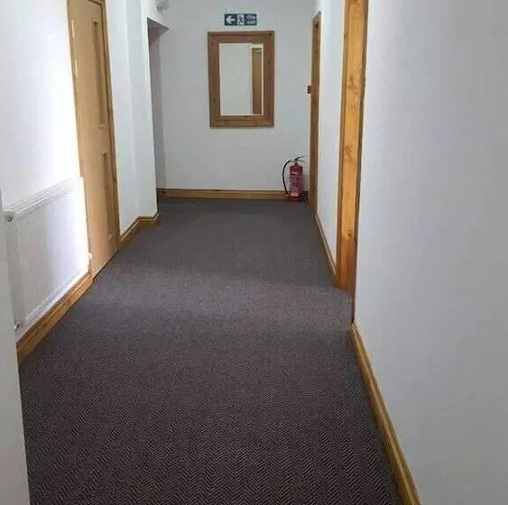 Hotelli The Bear On The Square