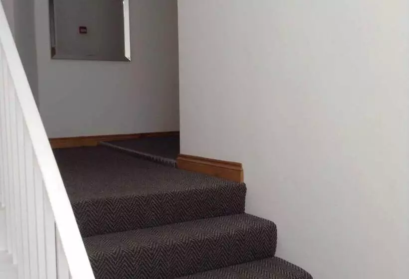 Hotelli The Bear On The Square