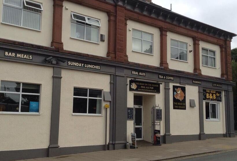 ホテル The Bear On The Square