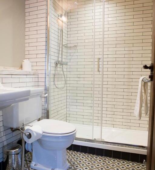 Bed and Breakfast The Legh Arms Prestbury