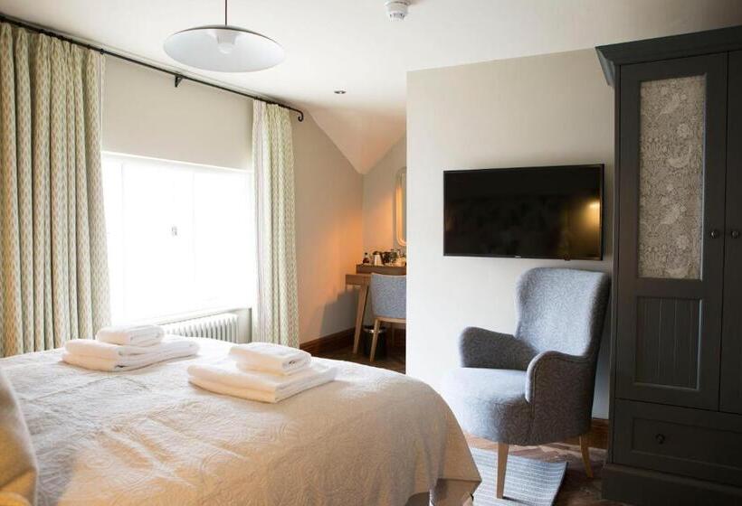 مبيت وإفطار The Legh Arms Prestbury