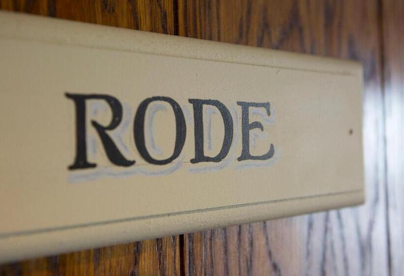 مبيت وإفطار The Legh Arms Prestbury