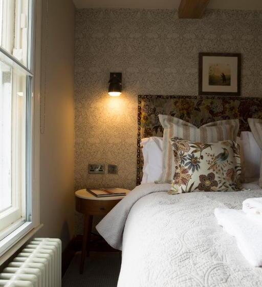 Bed and Breakfast The Legh Arms Prestbury
