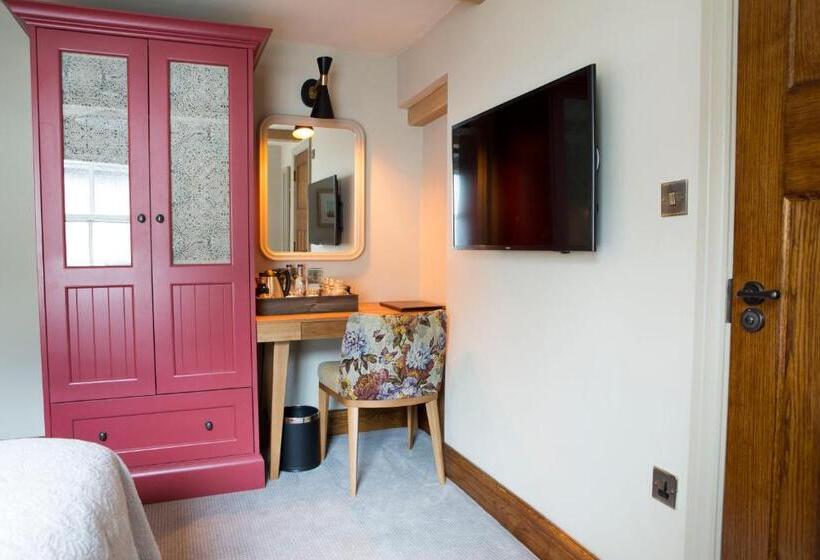 مبيت وإفطار The Legh Arms Prestbury