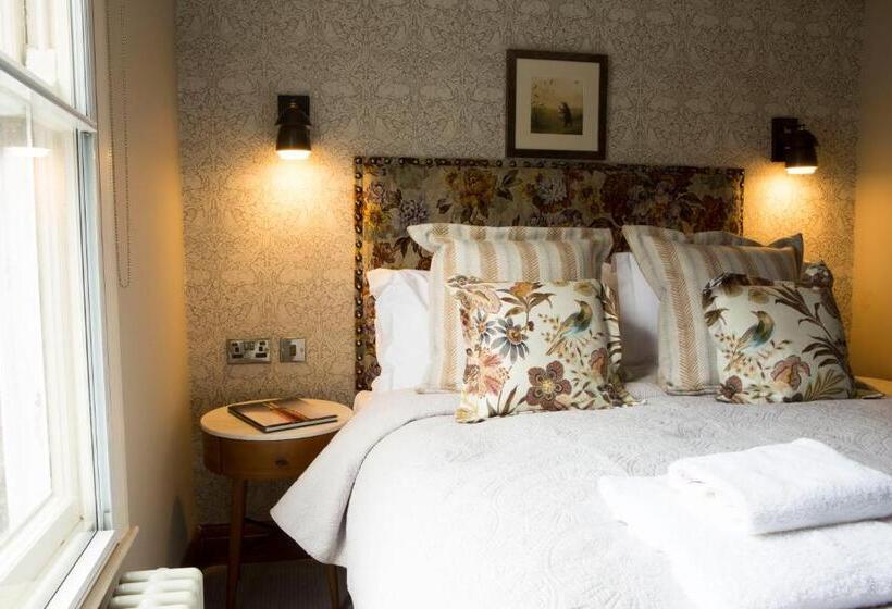 مبيت وإفطار The Legh Arms Prestbury