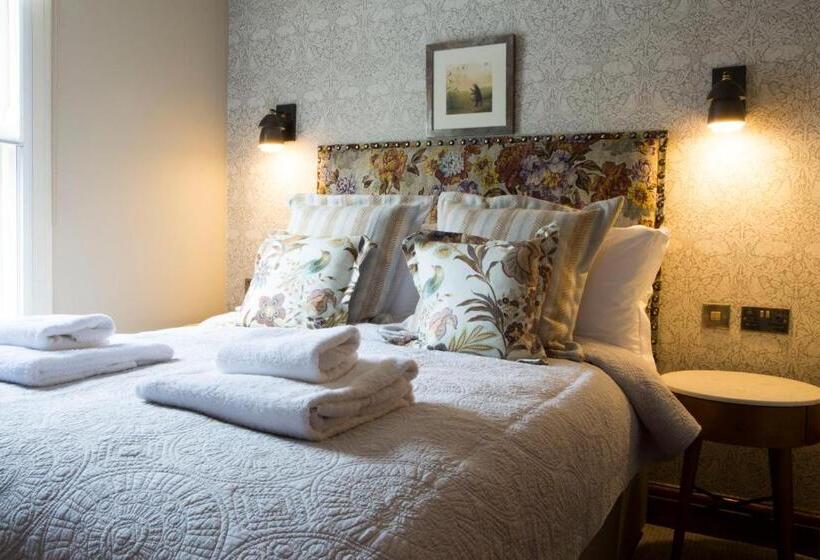 مبيت وإفطار The Legh Arms Prestbury