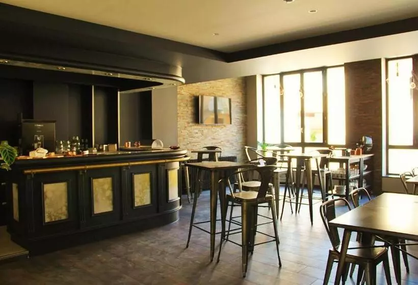 Hotelli Du Lion D Or