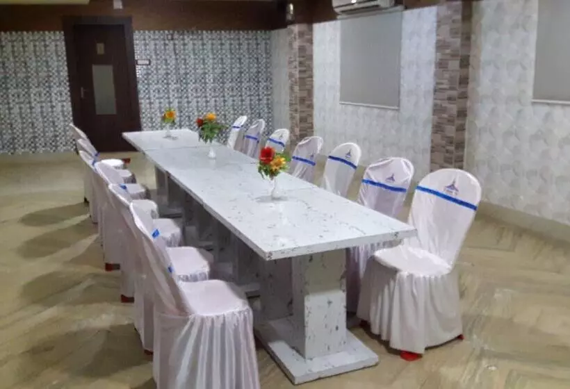 ホテル Kalpana Inn