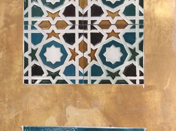 هتل Luxa Charmhouse