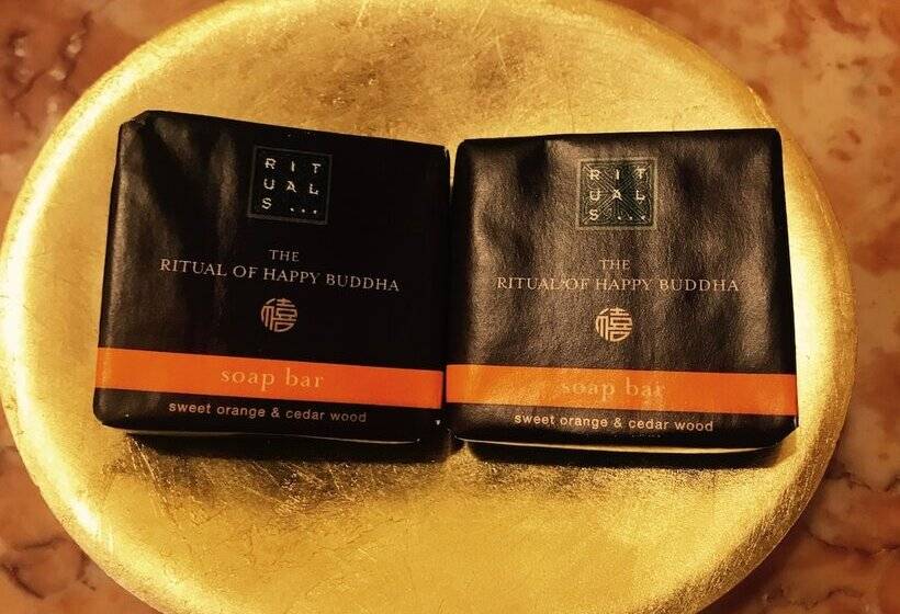 هتل Luxa Charmhouse