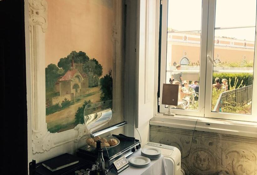 هتل Luxa Charmhouse