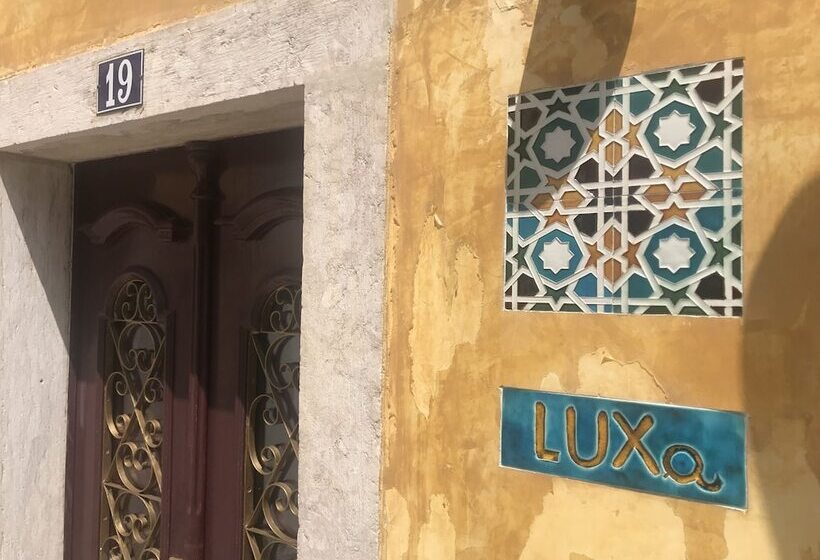 هتل Luxa Charmhouse