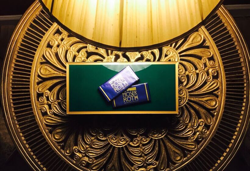 هتل Luxa Charmhouse