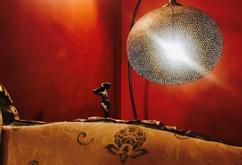 هتل Luxa Charmhouse