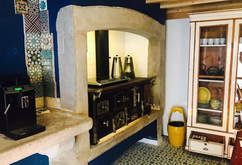 هتل Luxa Charmhouse