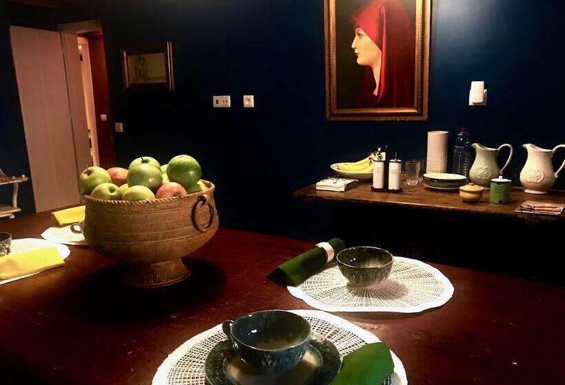 هتل Luxa Charmhouse