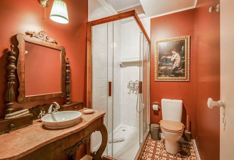 هتل Luxa Charmhouse