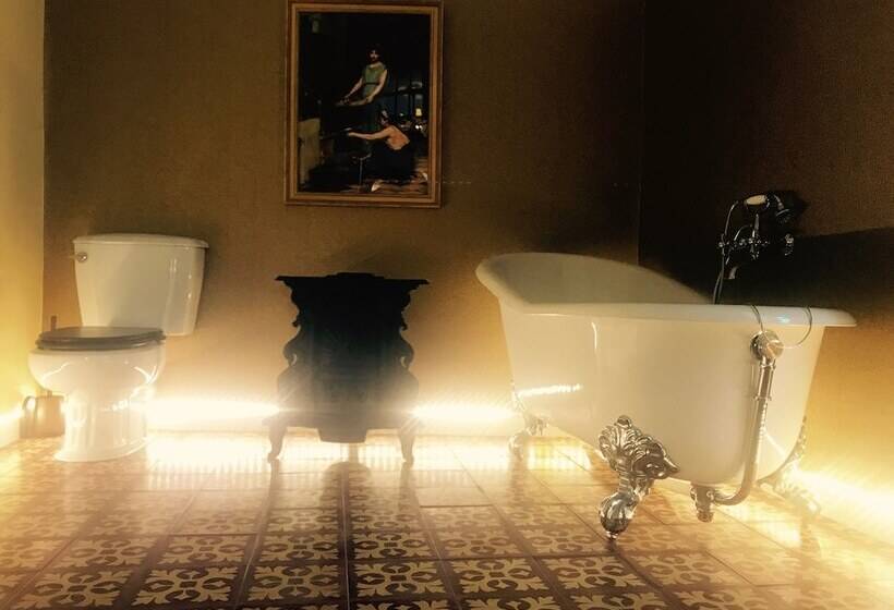 هتل Luxa Charmhouse