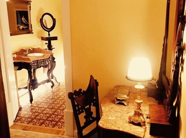 هتل Luxa Charmhouse