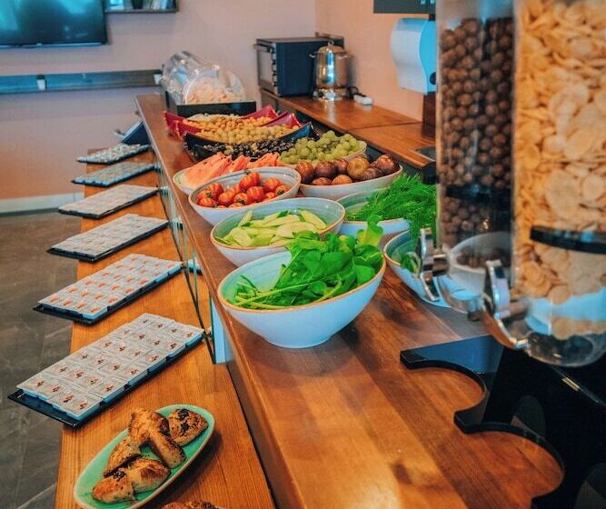 Roof 264 Hotel & Suites