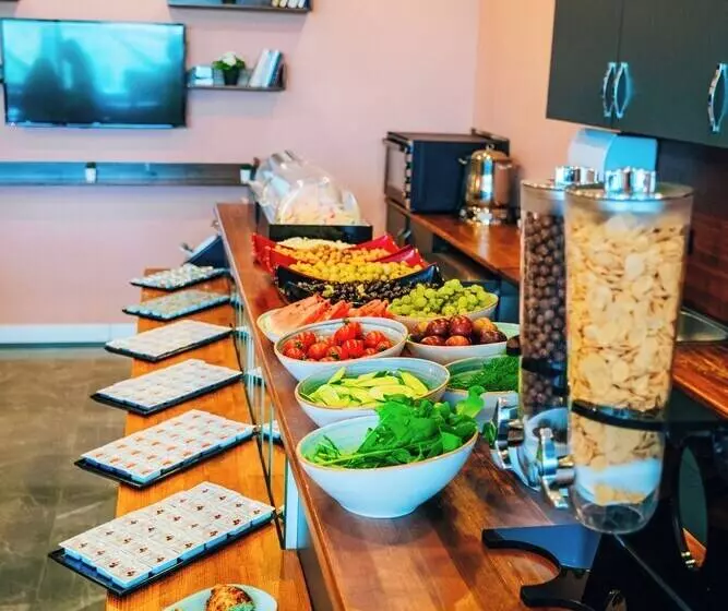 Roof 264 Hotel & Suites