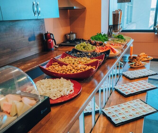 Roof 264 Hotel & Suites