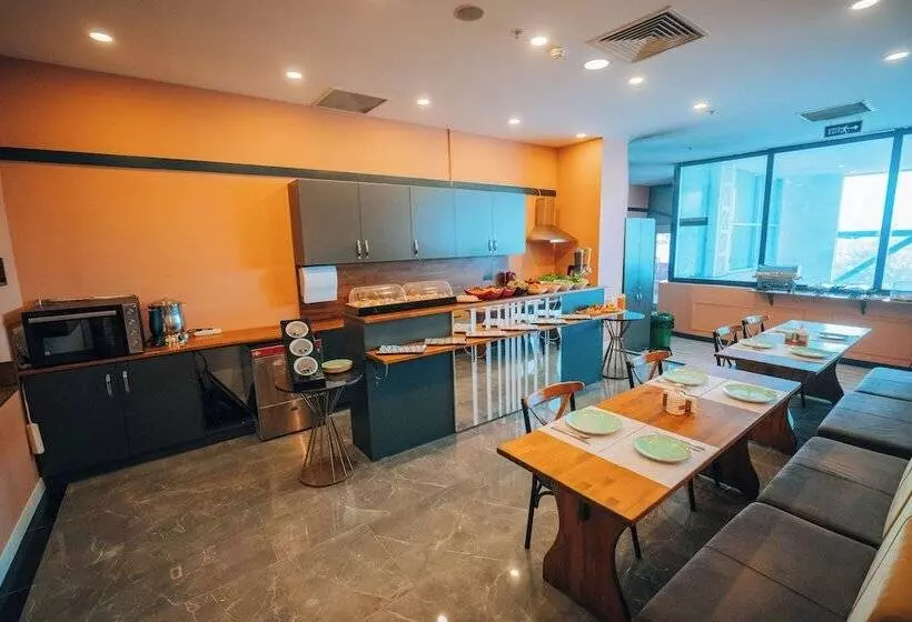 Roof 264 Hotel & Suites