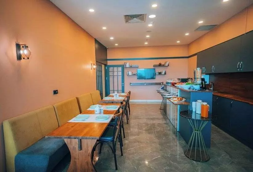 Roof 264 Hotel & Suites