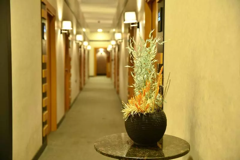 Roof 264 Hotel & Suites