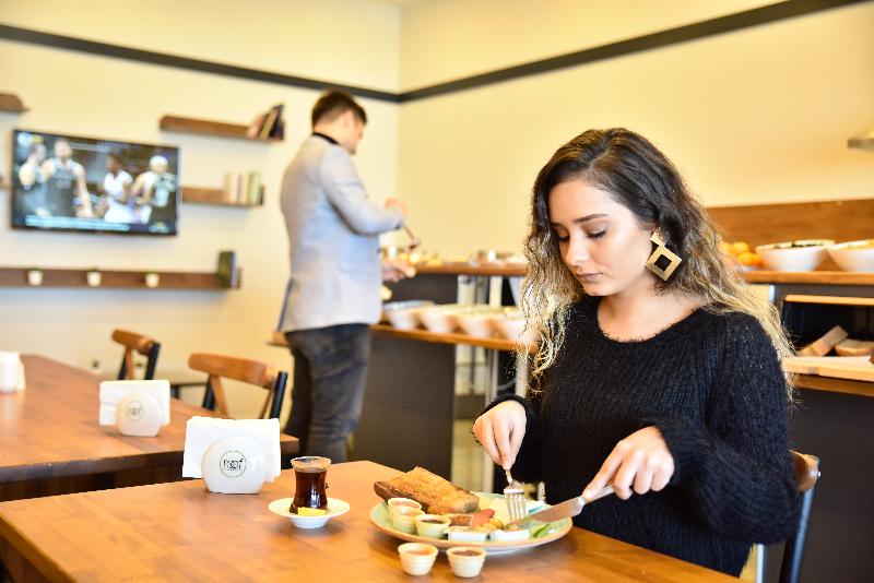 Roof 264 Hotel & Suites